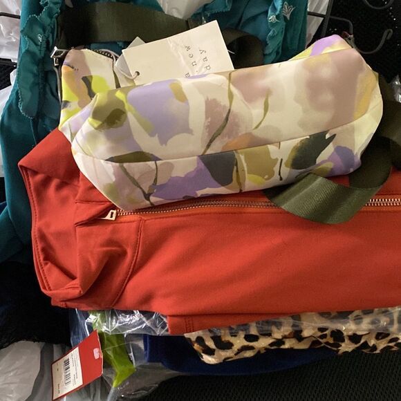 SALE! For resellers looking to buy in bulk! Items from my closet and unlisted - Picture 10 of 12